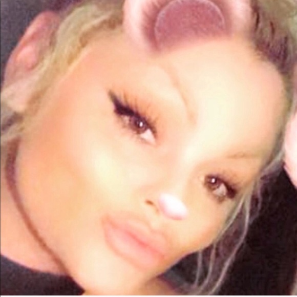 Yay! Ambassador, TOP rated, and a lover of POSH💕 - Picture 3 of 4